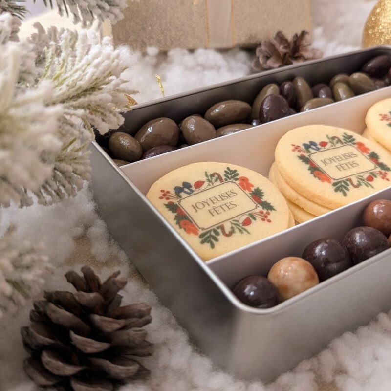 Coffret de Noël avec biscuits et chocolats personnalisés