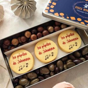 coffret de biscuits personnalisés et bonbons de chocola