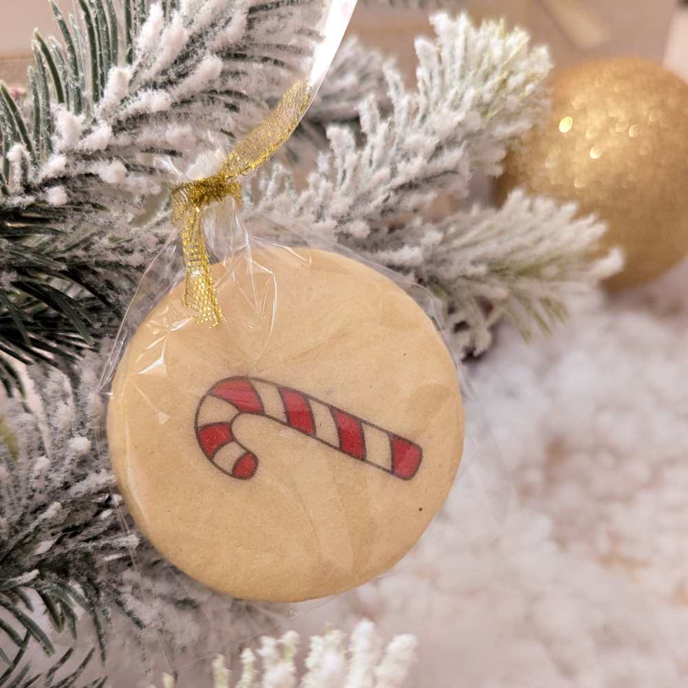 Biscuit de Noël avec sapin décoré