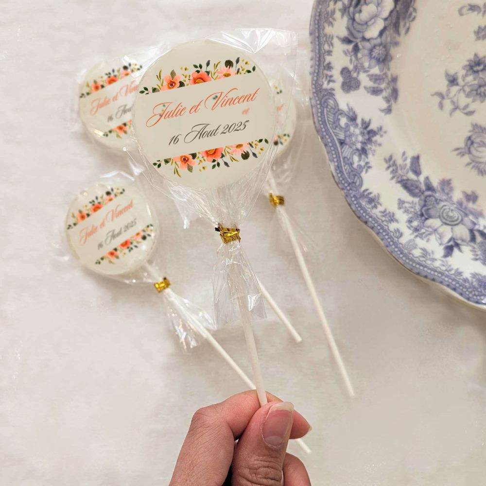 ucettes personnalisées mariage, saveurs naturelles et design floral romantique.