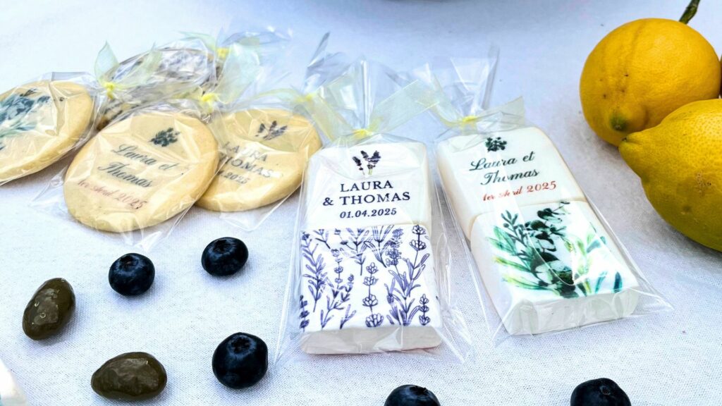 Idée cadeau mariage pour invités - calissons, biscuits et guimauves personnalisés