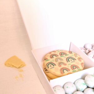 Coffret cadeau merci maîtresse prêt à offrir avec biscuits personnalisés