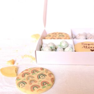 Idée cadeau merci maîtresse : coffret gourmand et fleurs