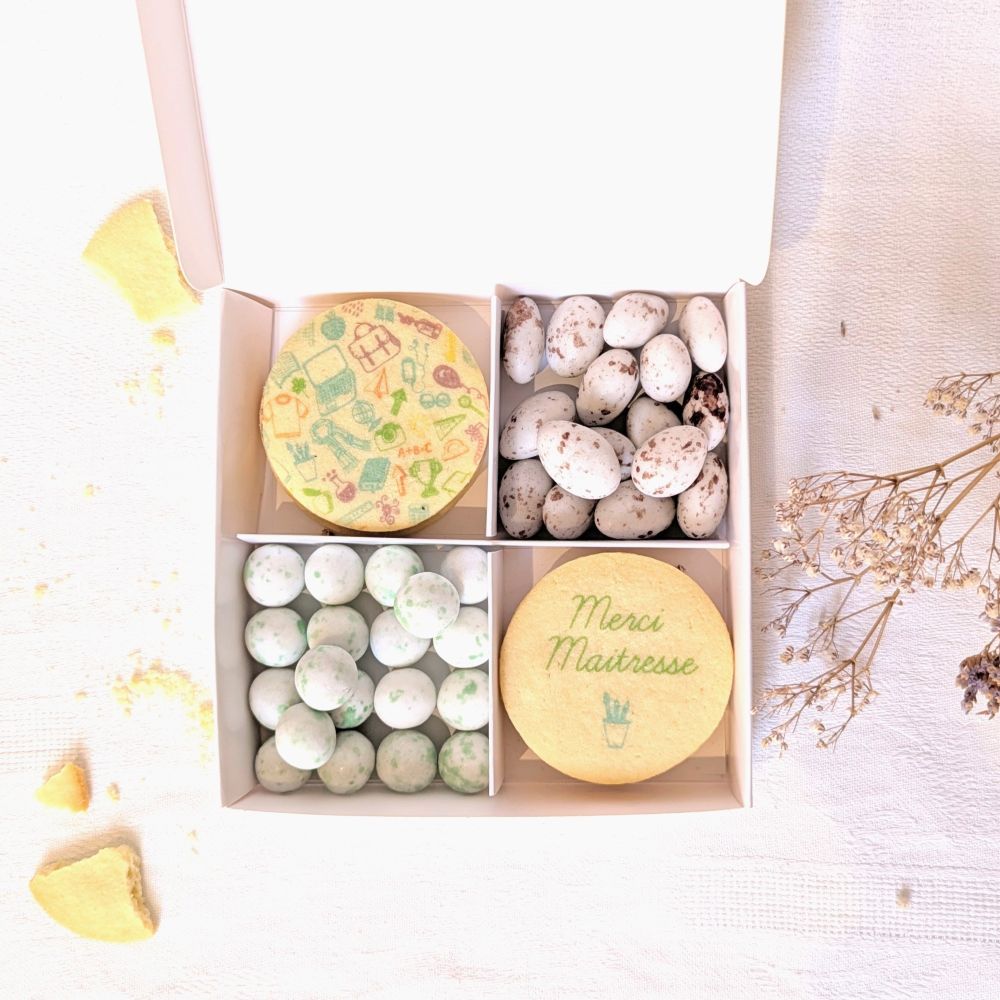 Coffret merci maîtresse biscuits personnalisés et douceurs chocolatées
