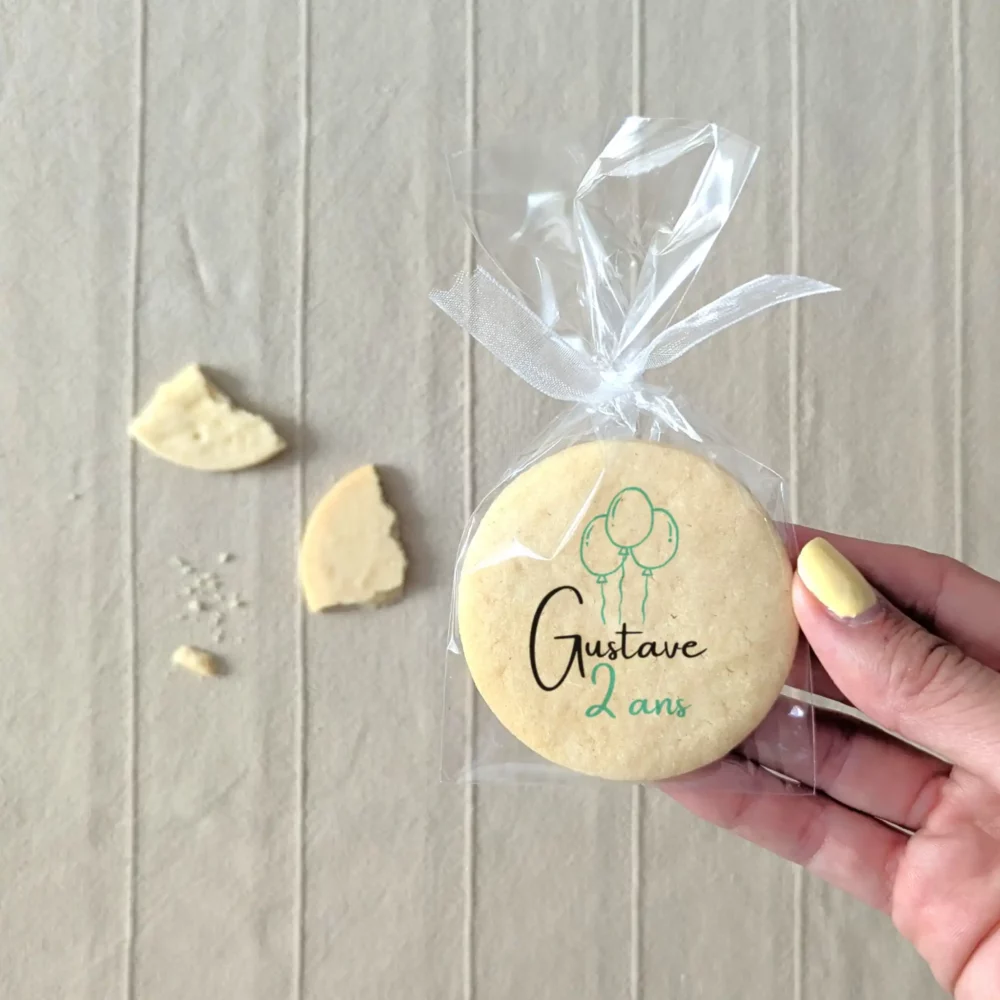 biscuit sablé anniversaire motif gâteau et texte personnalisé