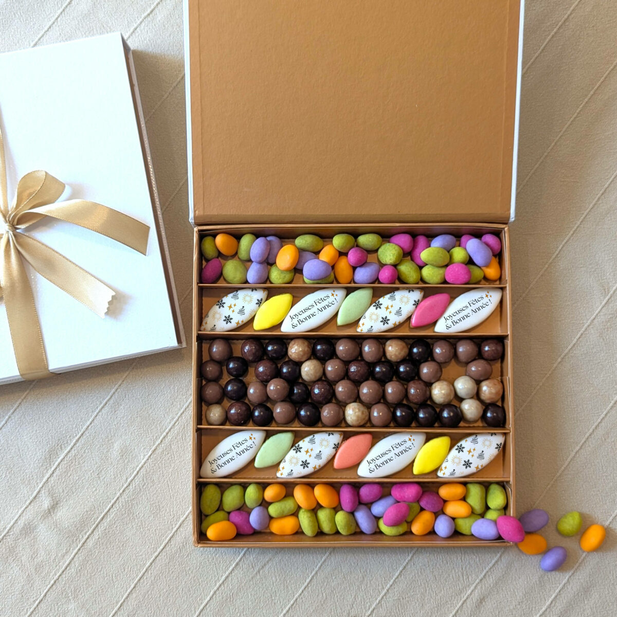 assortiment gourmand coloré calissons fruités billes pulpe de fruits coffret noël provence