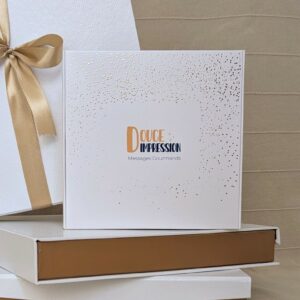 coffret blanc et doré pour cadeau d'anniversaire