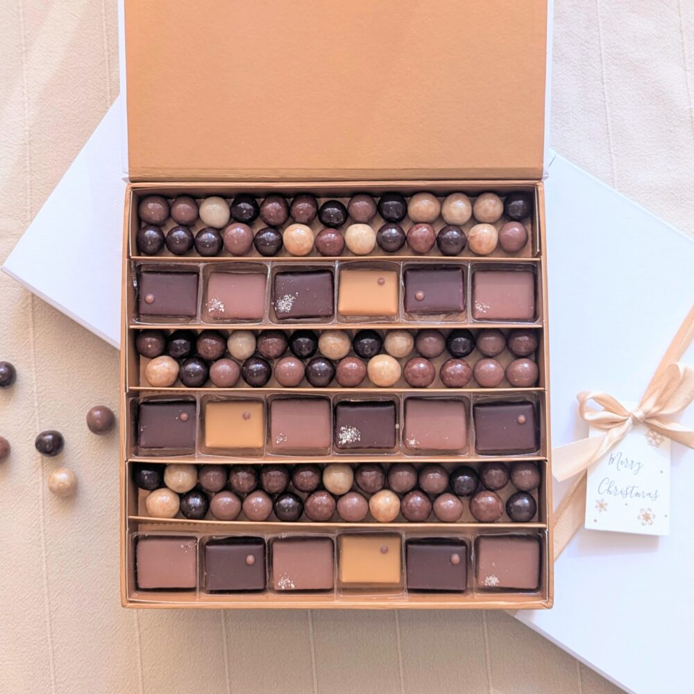 coffret chocolat noël ruban doré étiquette merry christmas personnalisable