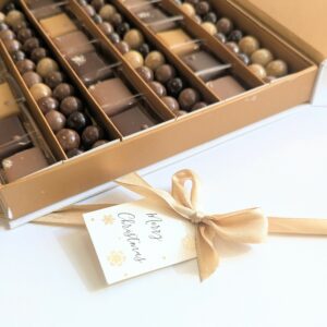 coffret cadeau gourmand premium noël chocolats valrhona décor festif